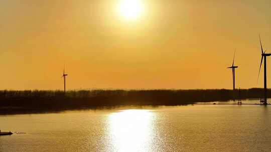 航拍夕阳湖泊风力发电机组乡村振兴环保能源