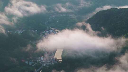 浙江杭州桐庐富春江小三峡芦茨村日出风光