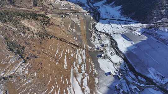 川西航拍雪后的上城子村雪景田园风光