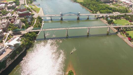 航拍横跨河流的桥梁视频素材模板下载