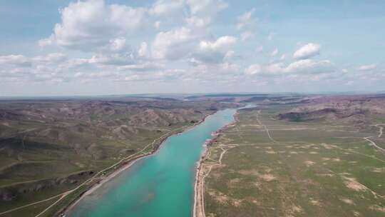 哈萨克斯坦伊犁河和春草原的无人机拍摄