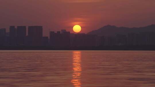 唯美浪漫海面水面日出日落波光粼粼