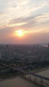 竖版航拍湖南株洲城市日落晚霞夕阳