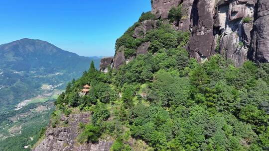 航拍福建漳州平和县灵通岩山林风光