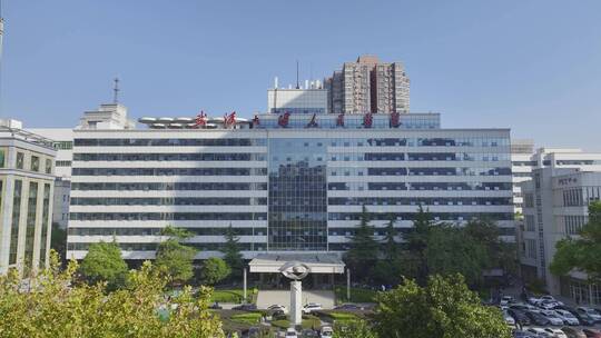 武汉大学人民医院上升下摇镜头