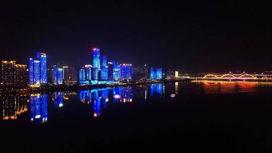 湘江河岸璀璨的城市灯火