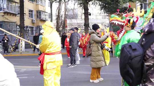 街头舞龙民俗活动