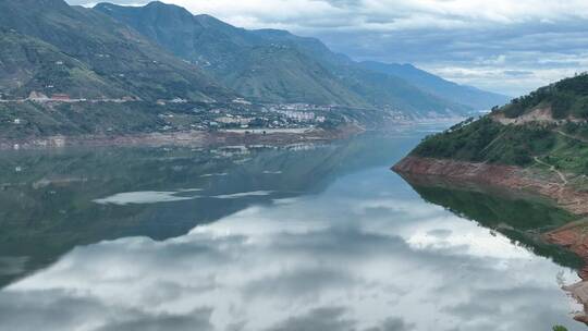 白鹤滩水电站库区乡村美景