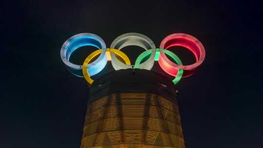 北京奥林匹克塔奥运五环夜景