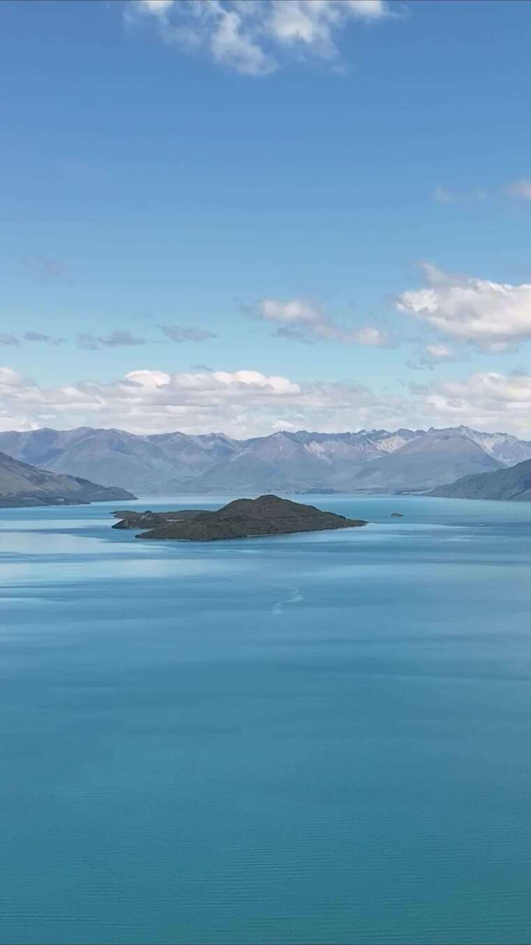 竖屏航拍新西兰格林诺奇清晨湖畔