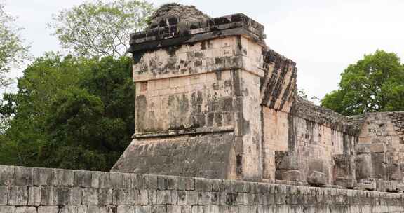 大球场结构的南寺部分特写。在奇琴伊察考古