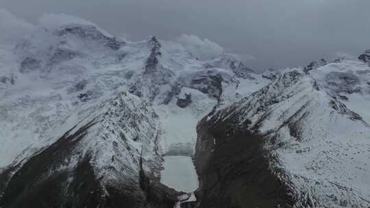 西藏那曲比如萨普神山圣山圣湖冰川航拍