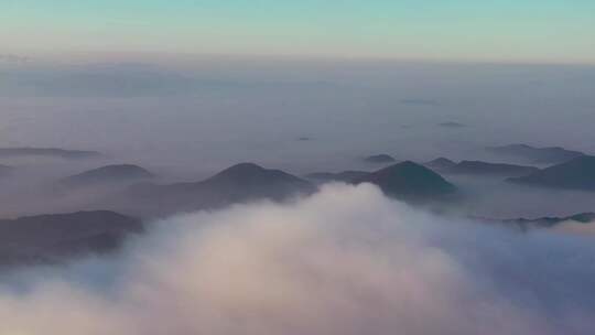 航拍山顶云海翻滚层峦叠嶂山峰水墨美景