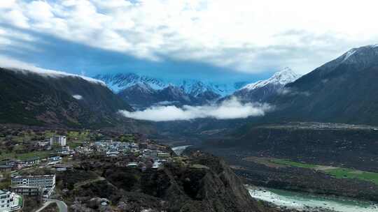 西藏林芝雅鲁藏布大峡谷和南迦巴瓦峰航拍