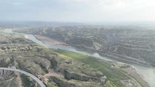 青山绿水黄河弯道