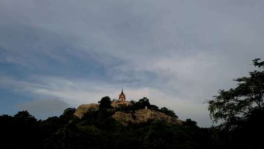 山顶上的佛寺