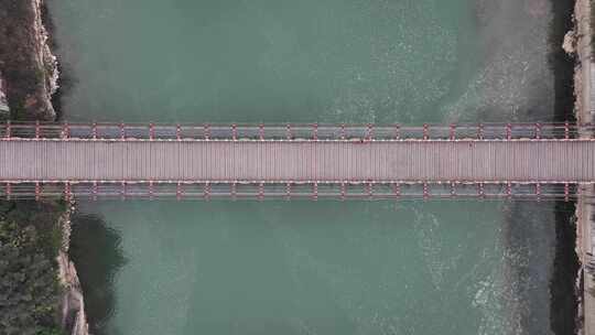 航拍贵州省遵义市仁怀茅台镇赤水上的吊桥