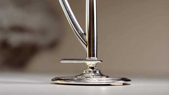 金属摆件特写素材