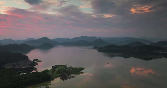 杭州临安青山湖初夏晨曦航拍