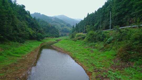 山村小溪航拍