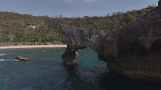 HDR印尼佩尼达岛钻石海滩海蚀洞风光