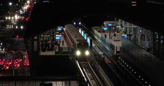 青岛地铁站高峰换乘13号线