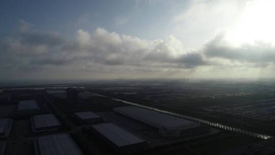 上海临港暴雨后的平流云 穿云素材