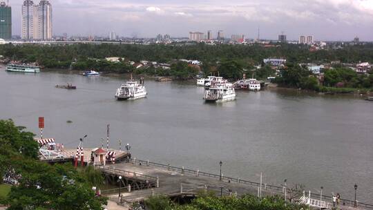 渡轮横渡西贡河