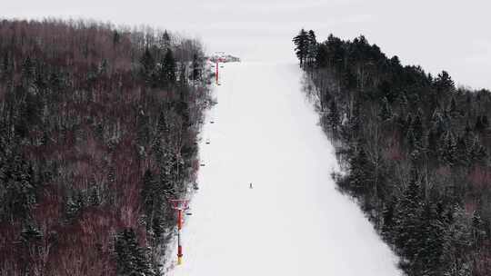 航拍黑龙江伊春梅花山滑雪场雪景