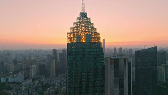 4K武汉民生银行大厦楼顶玻璃里的夕阳