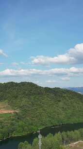 竖版航拍大自然山川植物蓝天白云