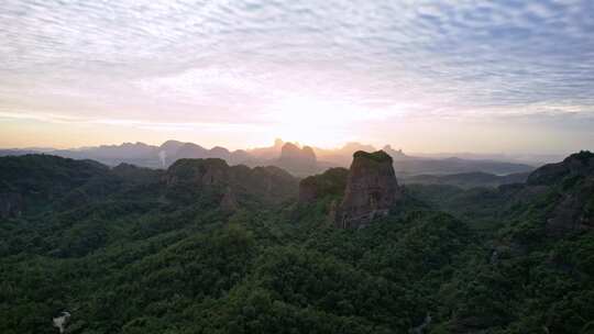 航拍韶关丹霞地貌丹霞山 阳元峰 长老峰景区视频素材模板下载