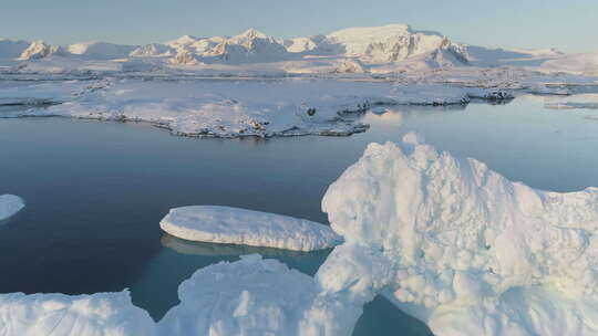 南极极地冰山海岸无人驾驶飞机视图视频素材模板下载