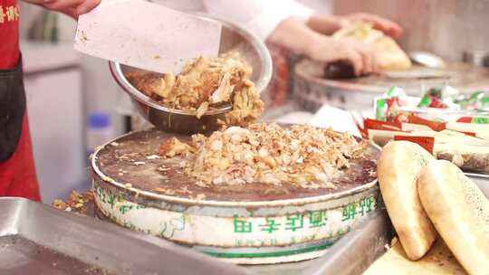 山西运城东湖早市美食稷山半圆饼夹饼子