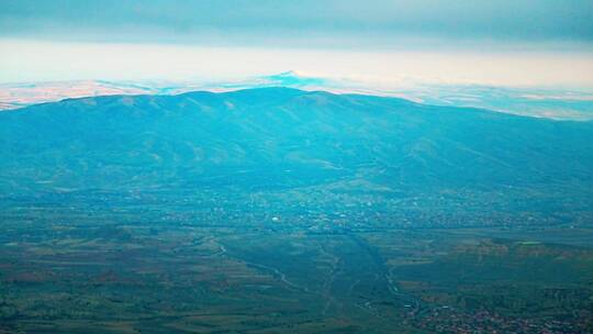 远眺土耳其的雪山
