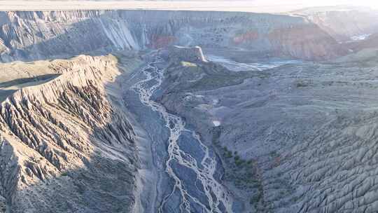 大峡谷悬崖航拍陡峭地貌安集海山谷山脉裂谷