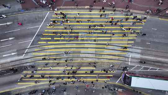 俯拍香港铜锣湾斑马线