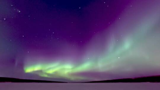夜空美丽的北极光