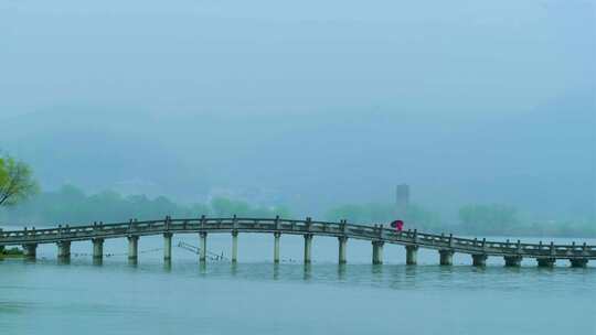 杭州萧山湘湖景区春天春雨