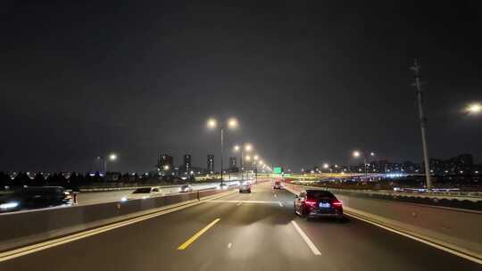 城市夜晚夜景开车第一视角汽车窗外沿途风景