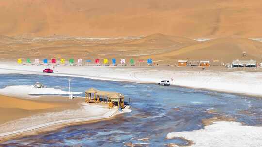 越野车穿越巴丹吉林沙漠视频素材模板下载