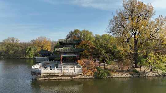 航拍鞍山市二一九公园秋景