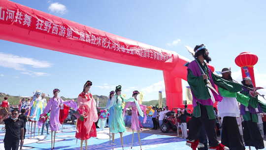 户外高跷表演民俗活动