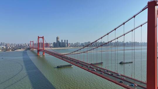 航拍晴天的武汉鹦鹉洲长江大桥视频素材模板下载