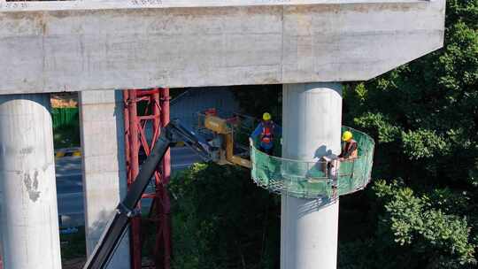 建设工地航拍大山里工程建筑高速桥梁施工