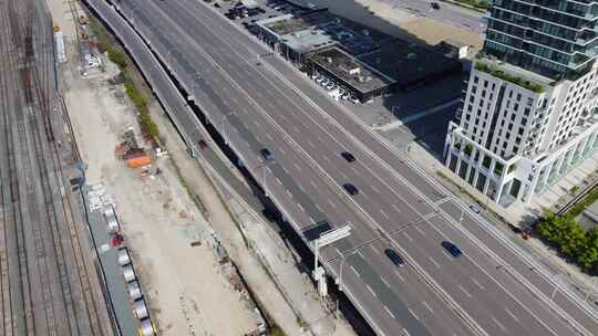 多伦多加德纳高速公路和铁路的鸟瞰图4K