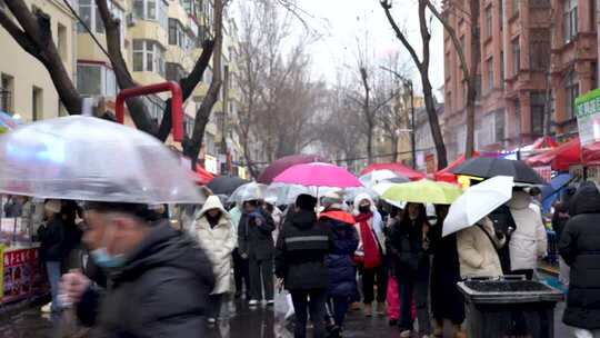 4K雨中市场街道热闹人潮拥挤景象