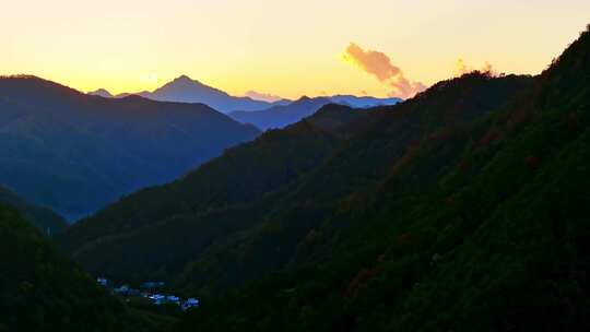 群山 秦岭落日