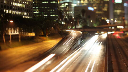 城市夜间道路延时拍摄视频素材模板下载