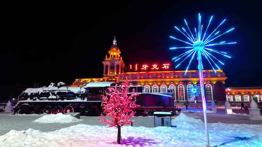 牙克石火车站雪夜灯光璀璨的景象